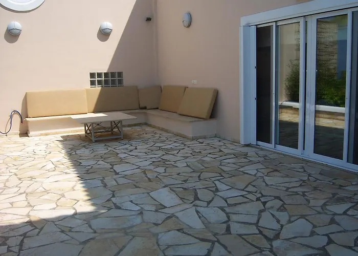 Luxury Villa Flora Kiparissia
